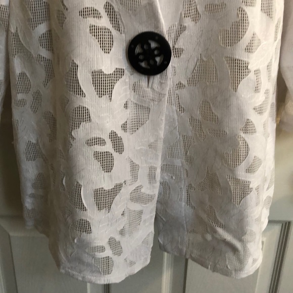 Chico white one button jacket.Applicade look . - Picture 4 of 7